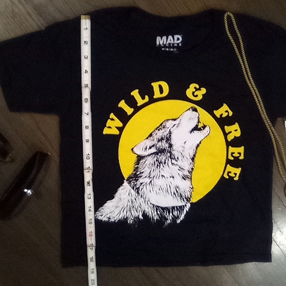 Wild & Free Graphic Full Moon Wolf Howl Cropped Tee - Picture 7 of 9